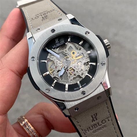 hublot cơ lộ máy